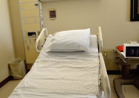 介護病院ベッド画像
