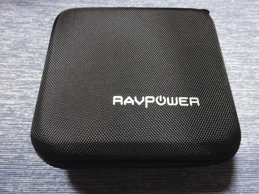 Surfaceも充電できるモバイルバッテリー「RAVPower 20100mAh」箱取り出し画像