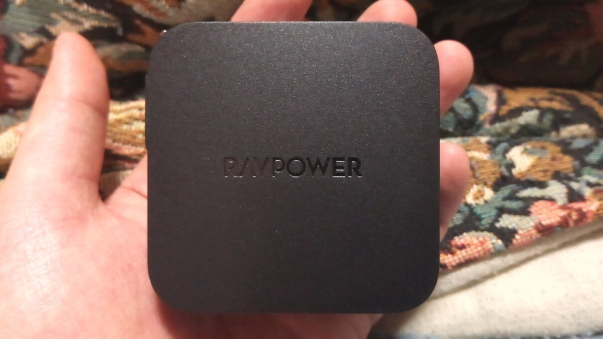 RAVPowerのPD対応USB-C急速充電器【61W、折畳式、2ポート、USB-A、USB-C】表面画像