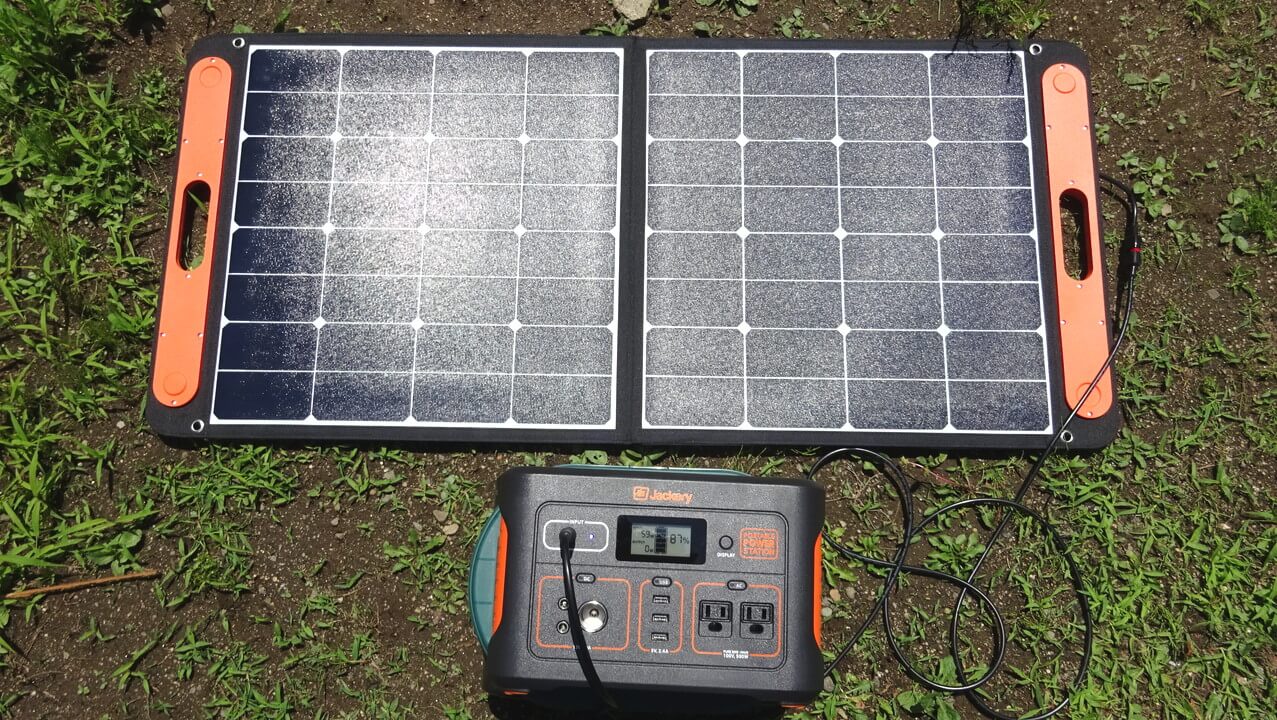 Jackery(ジャクリー) SolarSaga 100ソーラーパネル地面に平面で置いたときの充電59Wh画像